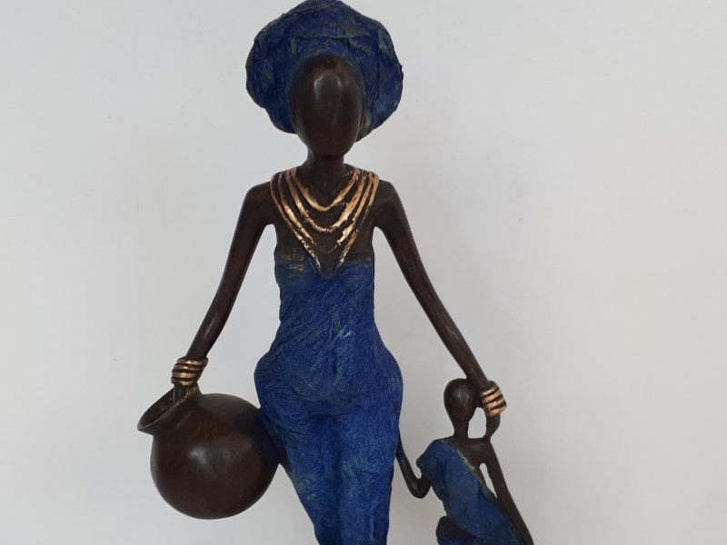 Bronzen beeld vrouw